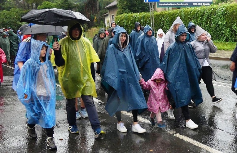 Grupy 1/5 - z Bielska-Białej Hałcnowa na Jasną Górę - 2023