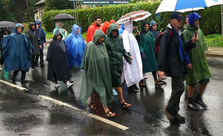 Grupy 1/5 - z Bielska-Białej Hałcnowa na Jasną Górę - 2023