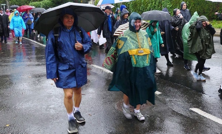 Grupy 1/5 - z Bielska-Białej Hałcnowa na Jasną Górę - 2023