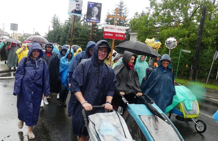 Grupy 1/5 - z Bielska-Białej Hałcnowa na Jasną Górę - 2023