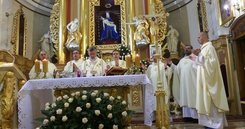 Podczas Mszy św. inaugurującej w bazylice hałcnowskiej 32. Pieszą Pielgrzymkę Diecezji Bielsko-Żywieckiej na Jasną Górę.