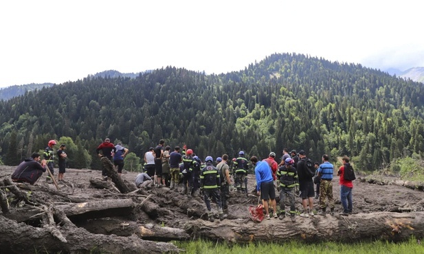 Gruzja: Rośnie liczba ofiar osunięcia się ziemi w górskim kurorcie
