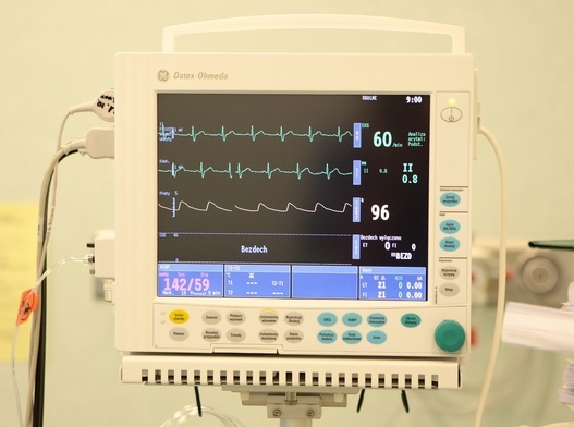 Naukowcy z PW nakarmili sztuczną inteligencję danymi z badań EKG