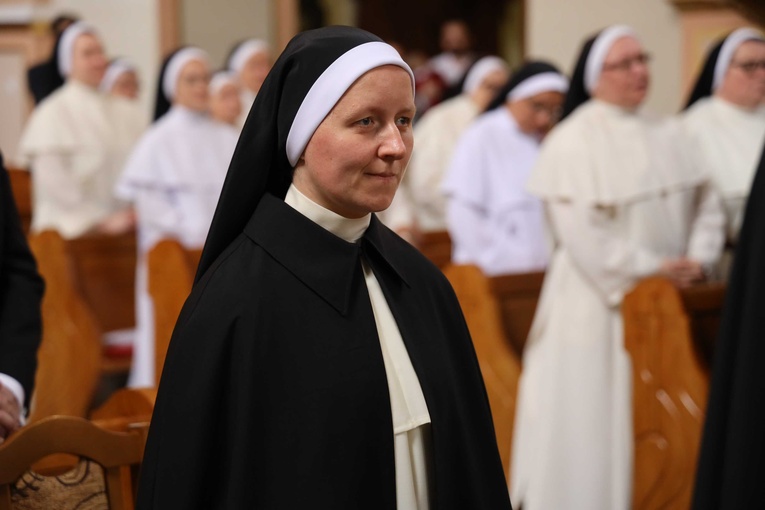Śluby wieczyste u sióstr dominikanek w Tarnobrzegu Wielowsi