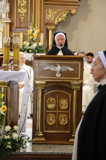 Śluby wieczyste u sióstr dominikanek w Tarnobrzegu Wielowsi