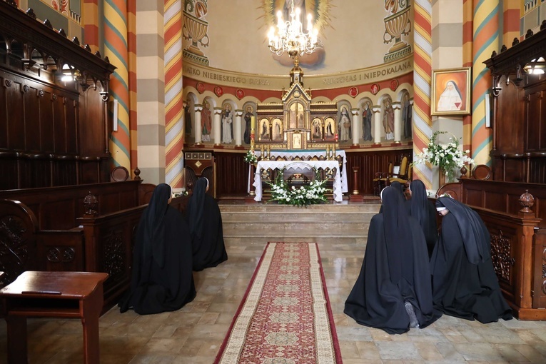 Śluby wieczyste u sióstr dominikanek w Tarnobrzegu Wielowsi