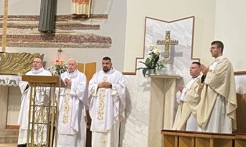 Eucharystii przewodniczył dziekan andrychowski ks. prał. Stanisław Czernik.