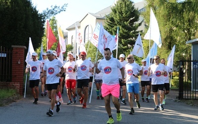 Mają do pokonania około 200 km.