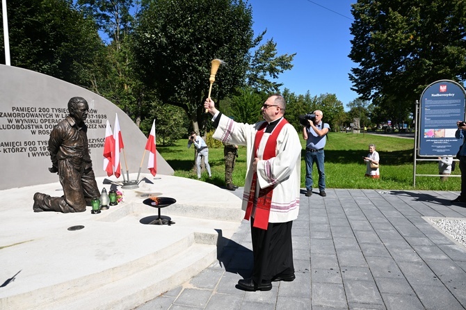 Odsłonięcie pomnika ofiar NKWD w Kołobrzegu