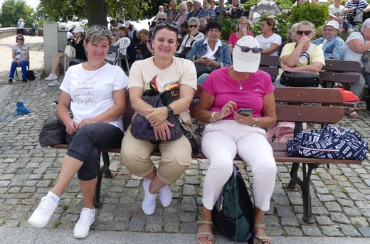 Pielgrzymi diecezji na Jasnej Górze - w oczekiwaniu na Mszę Świętą - 2023