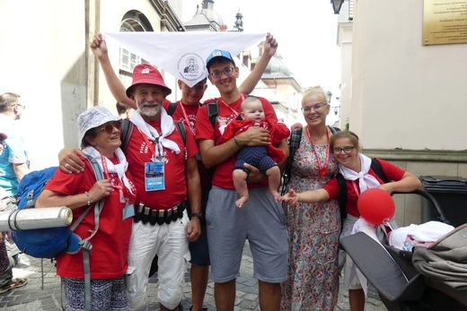 Pielgrzymi diecezji na Jasnej Górze - w oczekiwaniu na Mszę Świętą - 2023