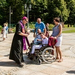 Wejście archidiecezjalnych pielgrzymek na Jasną Górę