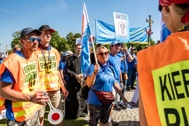 Wejście archidiecezjalnych pielgrzymek na Jasną Górę