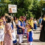 Wejście archidiecezjalnych pielgrzymek na Jasną Górę