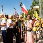 Wejście archidiecezjalnych pielgrzymek na Jasną Górę