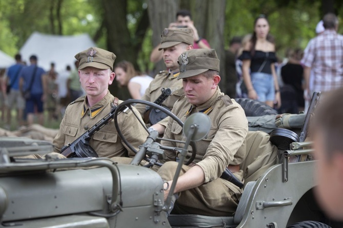 Rekonstruktorzy na otwarciu Muzeum Wojska Polskiego