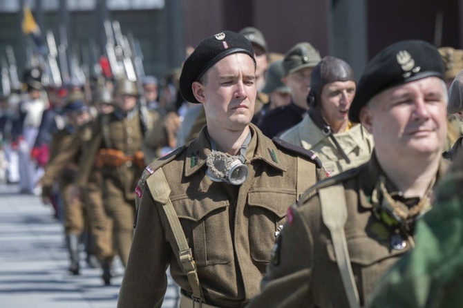 Rekonstruktorzy na otwarciu Muzeum Wojska Polskiego