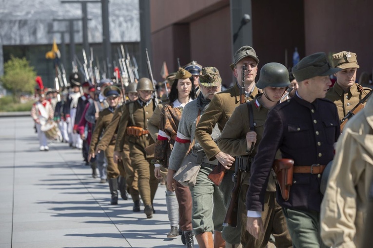 Rekonstruktorzy na otwarciu Muzeum Wojska Polskiego