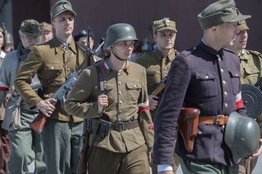 Rekonstruktorzy na otwarciu Muzeum Wojska Polskiego