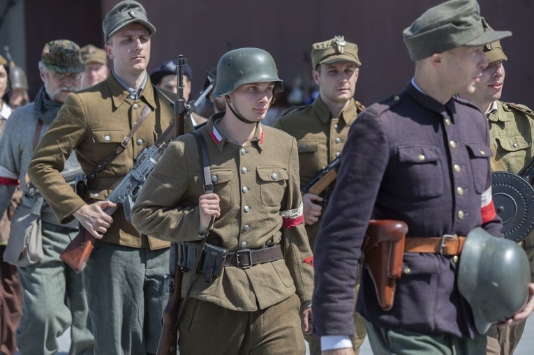 Rekonstruktorzy na otwarciu Muzeum Wojska Polskiego