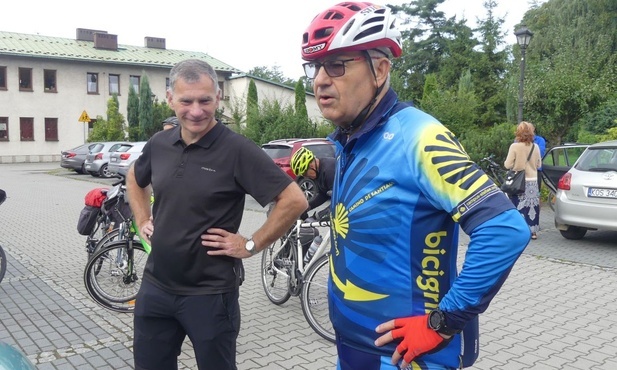Dwóch dziekanów - ks. Kazimierz Walusiak i ks. Jerzy Musiałek - towarzyszyło w tym roku rowerowym pielgrzymom na Jasną Górę.