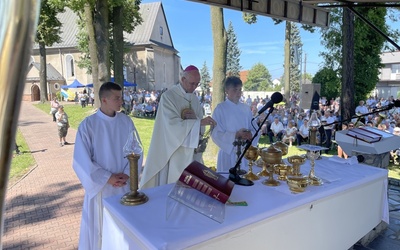 Abp Adrian Galbas przewodniczył Sumie odpustowej w Lubecku w diecezji gliwickiej.