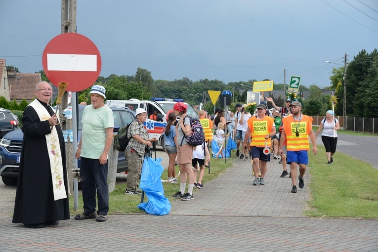 Pielgrzymkowy postój w Gwoździanach