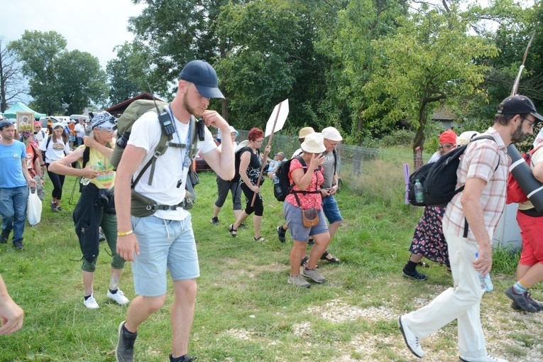 Pielgrzymkowy postój w Gwoździanach