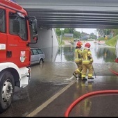 Śląskie. Ponad 300 interwencji strażaków w związku z burzami