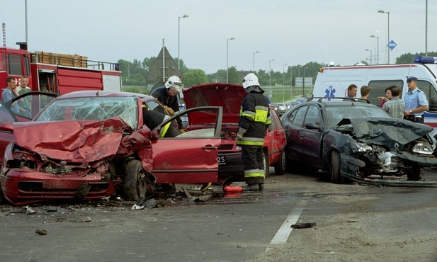 Rzym. Auto jechało pod prąd, 5 osób rannych, jedna ciężko