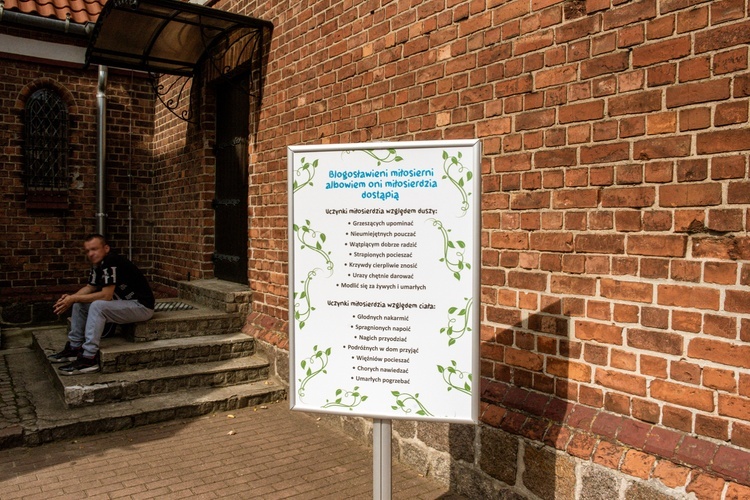 Rok działalności Boskiego Prysznica