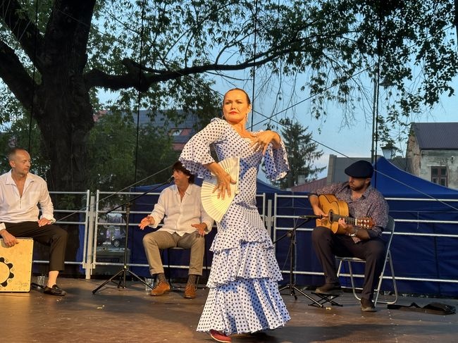 Stalowa Wola. Hiszpański wieczór na rozwadowskim rynku