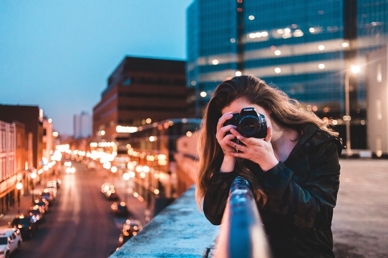 Długi czas naświetlania. Od metalowej płytki do selfie smartfonem