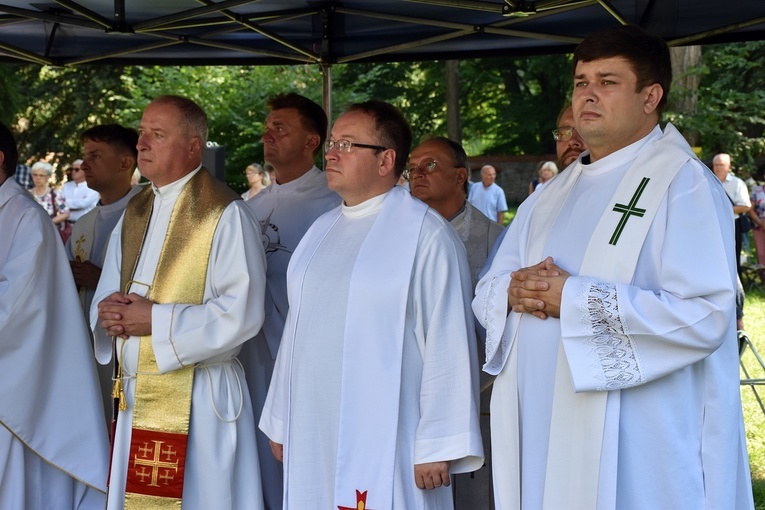 Archidiecezjalna Pielgrzymka Żywego Różańca do Henrykowa 2023