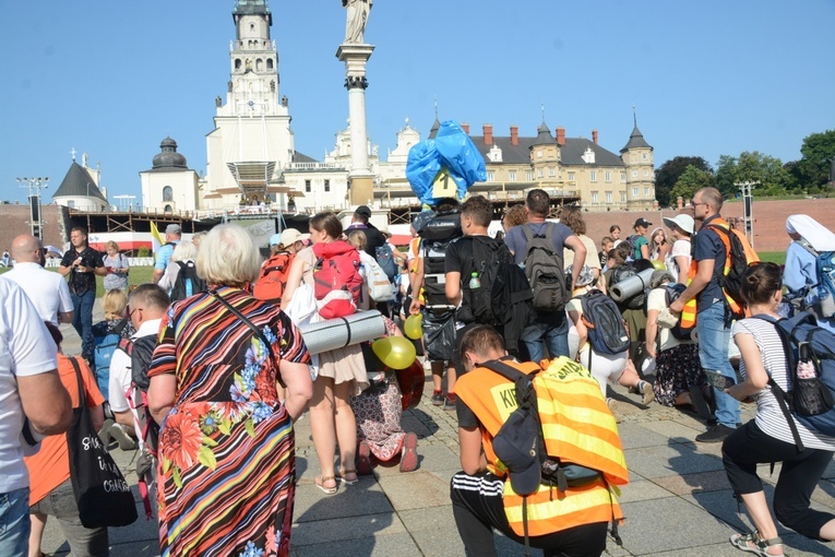 Wejście na Jasną Górę - część 1