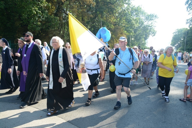 Wejście na Jasną Górę - część 1