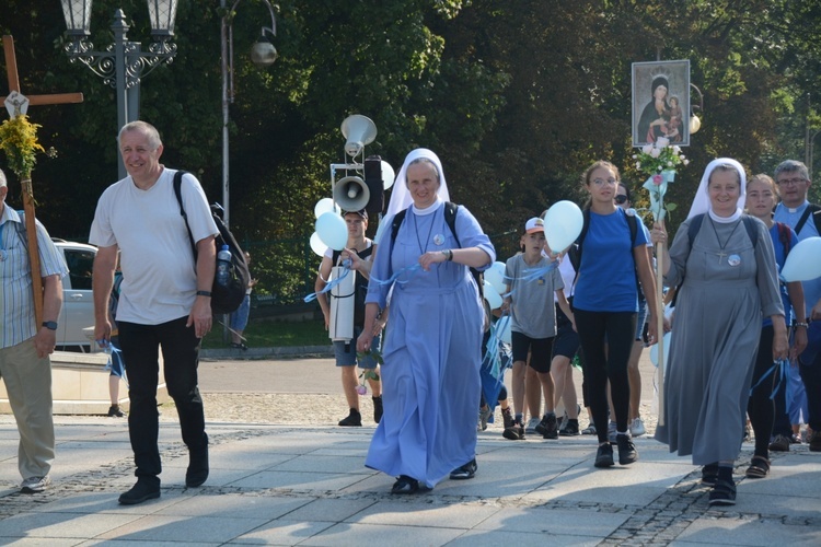 Wejście na Jasną Górę - część 1