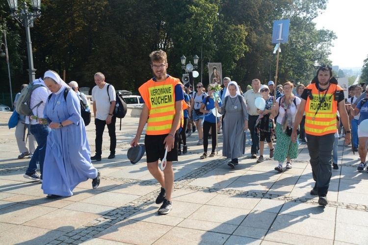 Wejście na Jasną Górę - część 1