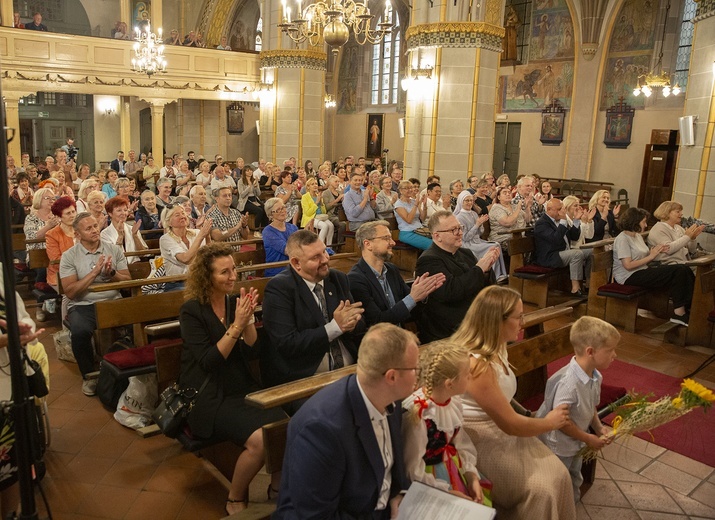 Chóry polonijne w Białogardzie, cz. 1