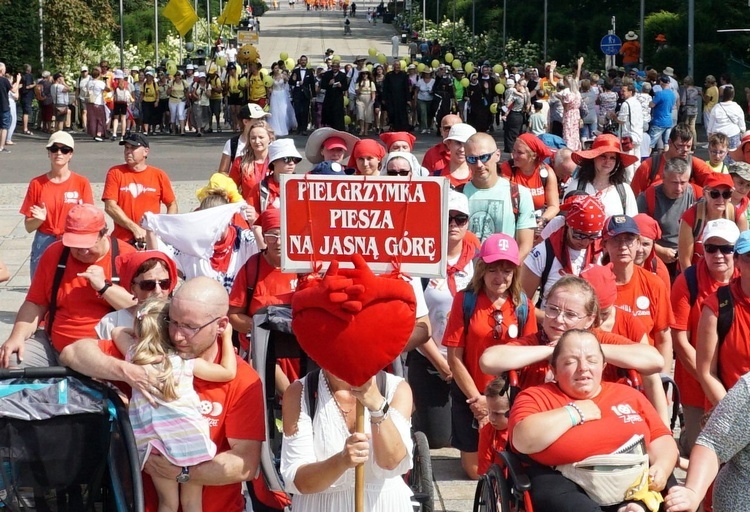 Wejście pielgrzymki gliwickiej na Jasną Górę