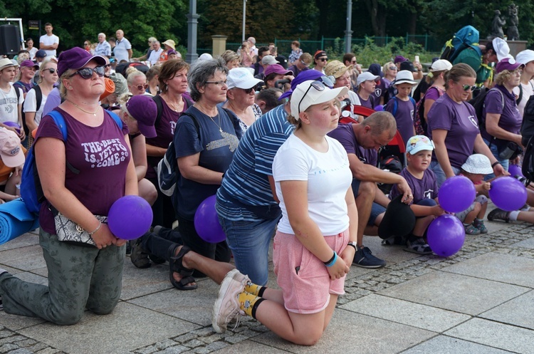 Wejście pielgrzymki gliwickiej na Jasną Górę