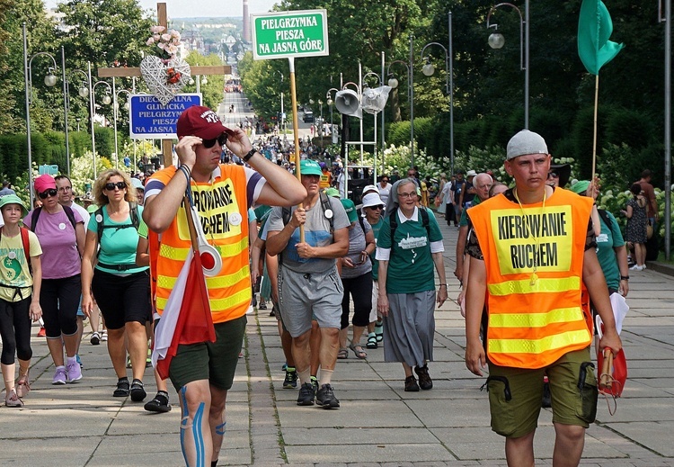 Wejście pielgrzymki gliwickiej na Jasną Górę