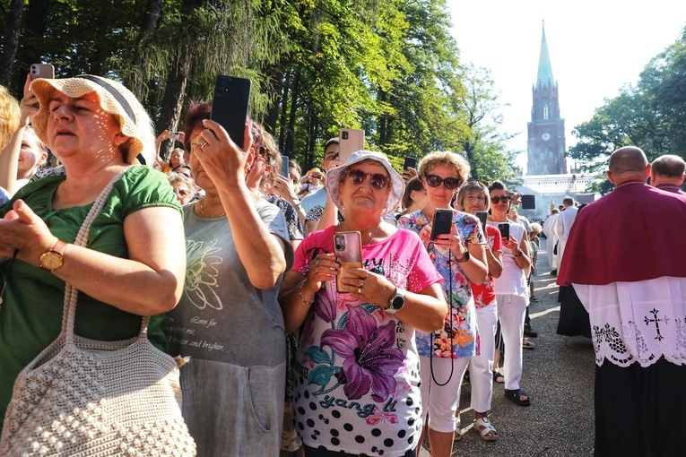 Piekary kobiet 2023. Procesja i powitanie pątniczek