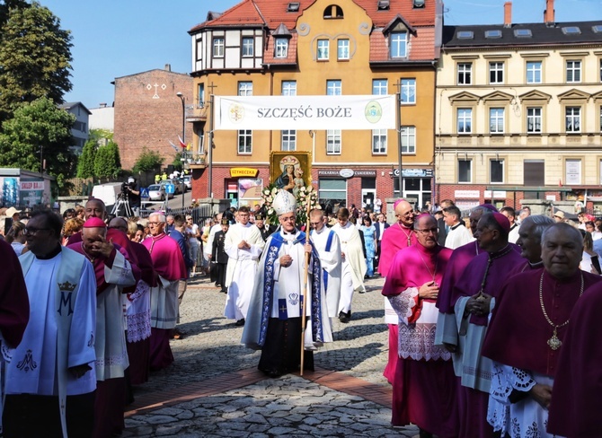 Piekary kobiet 2023. Procesja i powitanie pątniczek