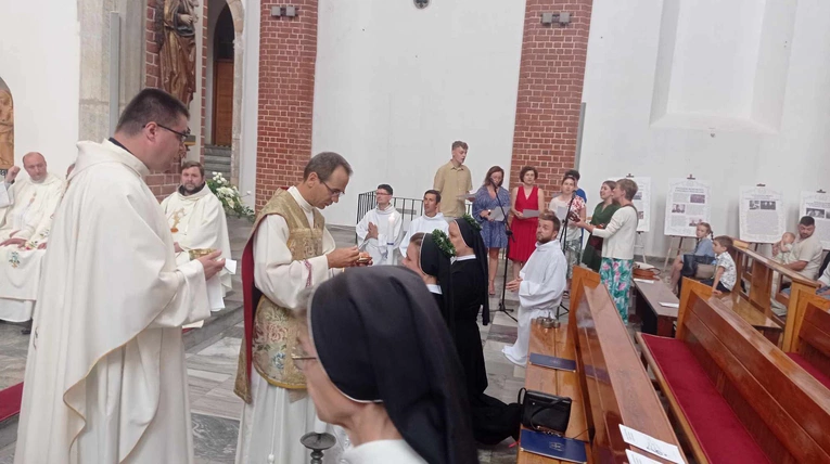Srebrne jubileusze sióstr marianek świętowane w kościele na Piasku