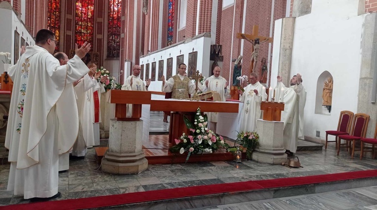Srebrne jubileusze sióstr marianek świętowane w kościele na Piasku