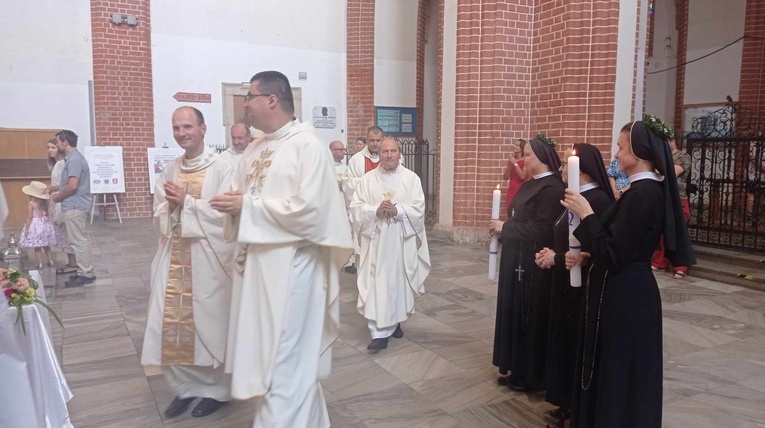 Srebrne jubileusze sióstr marianek świętowane w kościele na Piasku