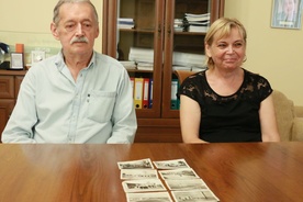 Wojciech Flak i Beata Wilanowska przekazali pamiątki po swoim ojcu Arseniuszu.
