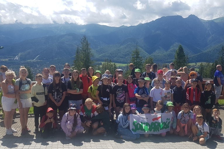 Zdjęcie na tle gór zawsze jest miłą pamiątką.