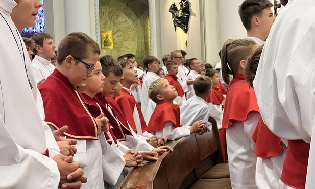 Abp Galbas do służby liturgicznej: Ministrantem nie jest się tylko przy ołtarzu